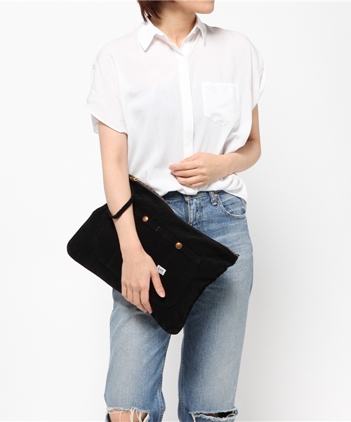 Lee（リー）の「【Lee×CIAOPANIC TYPY】リー別注コーデュロイクラッチ（クラッチバッグ・レディース・ブラック/ホワイト/ベージュ/グレー/ネイビー/ワインレッド/その他21・FREE）」の11枚目の写真