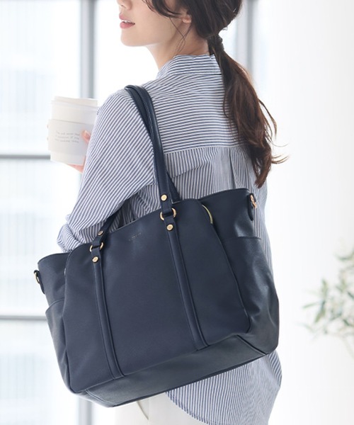itto...(イット)の「2WAYトートバッグ【ジュディ】(トートバッグ・レディース・キャメル/ベージュ/ネイビー/ブラック/グレイッシュベージュ/ダークブラウン・ONE SIZE)」の5枚目の写真