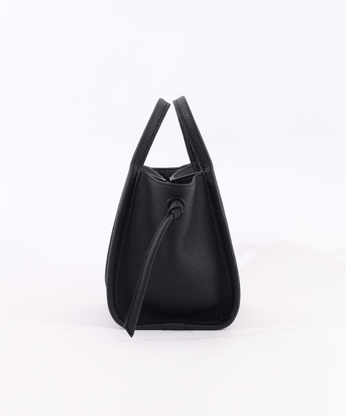 COOCO(クーコ)の「ソフトフェイクレザーパイピングハンドル2WAYミニトート(トートバッグ・レディース・ライトグレー/ブラック/アイボリー/グレー系その他・9)」の9枚目の写真