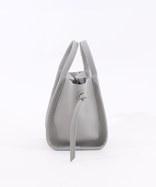 COOCO(クーコ)の「ソフトフェイクレザーパイピングハンドル2WAYミニトート(トートバッグ・レディース・ライトグレー/ブラック/アイボリー/グレー系その他・9)」の12枚目の写真