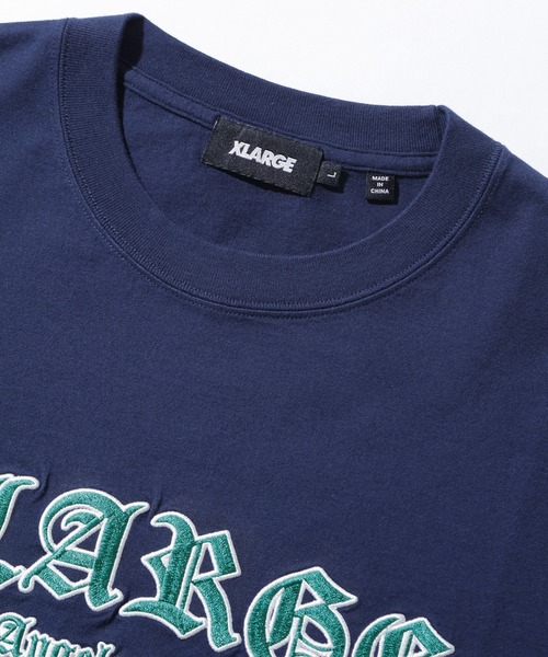 XLARGE(エクストララージ)の「OLD ENGLISH LOGO S/S TEE(Tシャツ/カットソー・メンズ・ブラック/ホワイト/ネイビー・S/M/L/XL)」の5枚目の写真
