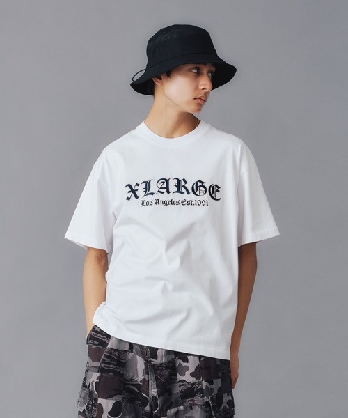 XLARGE(エクストララージ)の「OLD ENGLISH LOGO S/S TEE(Tシャツ/カットソー・メンズ・ブラック/ホワイト/ネイビー・S/M/L/XL)」の7枚目の写真