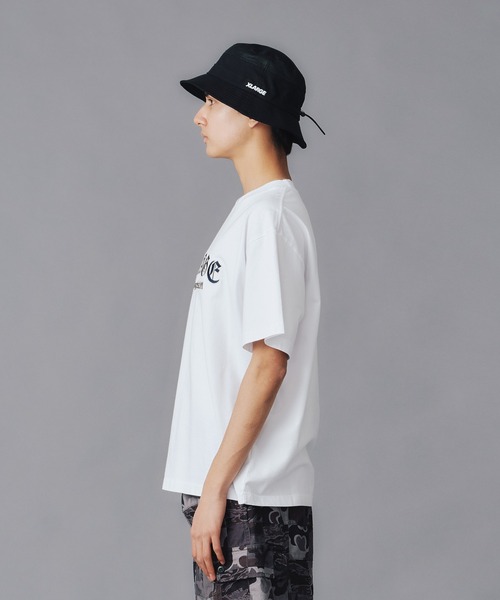 XLARGE(エクストララージ)の「OLD ENGLISH LOGO S/S TEE(Tシャツ/カットソー・メンズ・ブラック/ホワイト/ネイビー・S/M/L/XL)」の8枚目の写真