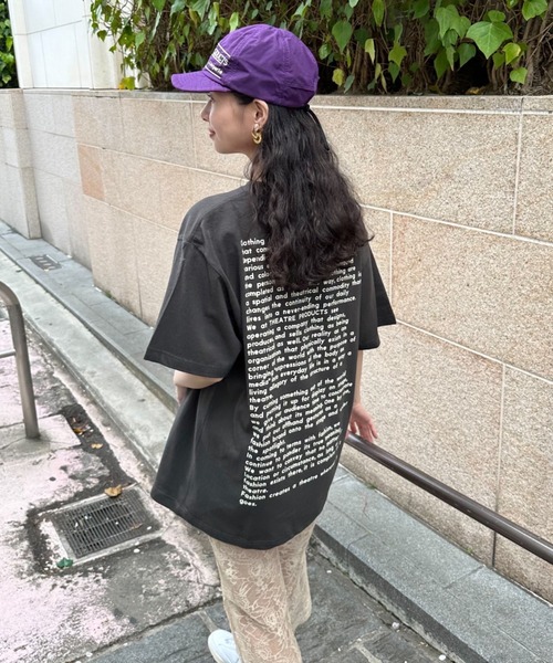THEATRE PRODUCTS（シアタープロダクツ）の「マニフェストプリント半袖Tシャツ（Tシャツ/カットソー・レディース・チャコール/ホワイト/ナチュラル・FREE）」の3枚目の写真