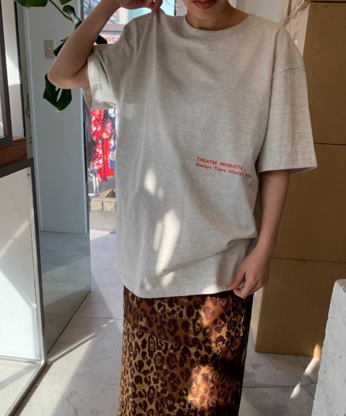 THEATRE PRODUCTS（シアタープロダクツ）の「マニフェストプリント半袖Tシャツ（Tシャツ/カットソー・レディース・チャコール/ホワイト/ナチュラル・FREE）」の8枚目の写真