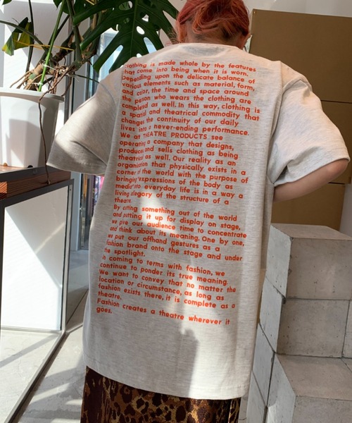 THEATRE PRODUCTS（シアタープロダクツ）の「マニフェストプリント半袖Tシャツ（Tシャツ/カットソー・レディース・チャコール/ホワイト/ナチュラル・FREE）」の5枚目の写真
