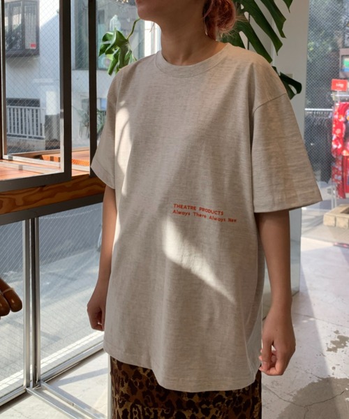 THEATRE PRODUCTS（シアタープロダクツ）の「マニフェストプリント半袖Tシャツ（Tシャツ/カットソー・レディース・チャコール/ホワイト/ナチュラル・FREE）」の4枚目の写真