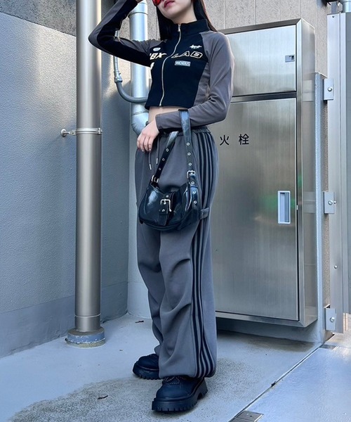 Figments(フィグメンツ)の「フロントZIPレーシングトップス(ブルゾン・レディース・ホワイト/ブラック・FREE)」の7枚目の写真