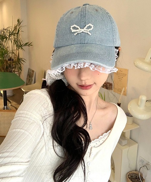 shopnikoniko(ショップニコニコ)の「キャップ リボン パール レース デニムキャップ(キャップ・レディース・ライトブルー/ブラック・フリー)」の2枚目の写真