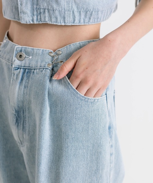 OLIVE des OLIVE(オリーブデオリーブ)の「ウエストホックワイドデニムパンツ(その他パンツ・レディース・サックスブルー/ブルー系その他/ブラック系その他/ブルー・SMALL/MEDIUM)」の6枚目の写真
