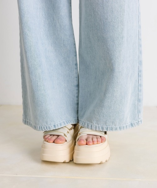 OLIVE des OLIVE(オリーブデオリーブ)の「ウエストホックワイドデニムパンツ(その他パンツ・レディース・サックスブルー/ブルー系その他/ブラック系その他/ブルー・SMALL/MEDIUM)」の5枚目の写真