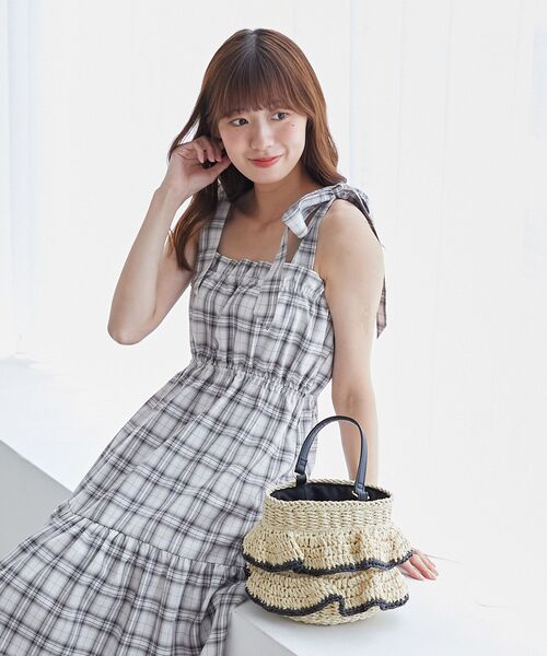 MAJESTIC LEGON（マジェスティックレゴン）の「肩リボンキャミワンピース（ワンピース・レディース・ブラック/アイボリー/ホワイト系その他2・MEDIUM/SMALL/X-SMALL）」の7枚目の写真