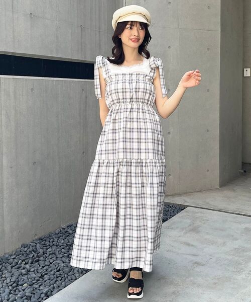 MAJESTIC LEGON（マジェスティックレゴン）の「肩リボンキャミワンピース（ワンピース・レディース・ブラック/アイボリー/ホワイト系その他2・MEDIUM/SMALL/X-SMALL）」の8枚目の写真