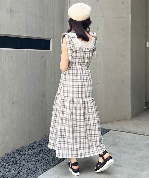 MAJESTIC LEGON（マジェスティックレゴン）の「肩リボンキャミワンピース（ワンピース・レディース・ブラック/アイボリー/ホワイト系その他2・MEDIUM/SMALL/X-SMALL）」の10枚目の写真