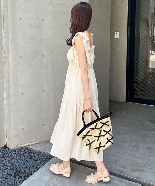 MAJESTIC LEGON（マジェスティックレゴン）の「肩リボンキャミワンピース（ワンピース・レディース・ブラック/アイボリー/ホワイト系その他2・MEDIUM/SMALL/X-SMALL）」の17枚目の写真