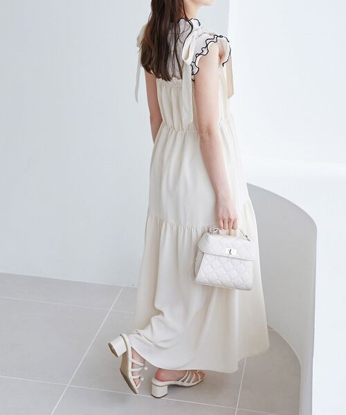 MAJESTIC LEGON（マジェスティックレゴン）の「肩リボンキャミワンピース（ワンピース・レディース・ブラック/アイボリー/ホワイト系その他2・MEDIUM/SMALL/X-SMALL）」の21枚目の写真