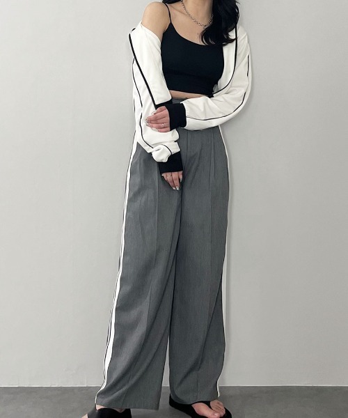 Reurie'（レウリィ）の「バックオープンブラトップ／back open bratop 背中開き キャミソール バンドゥ インナー 細ストラップ パット リブ デザインブラ 重ね着 レイヤード カップ付き シンプル ベーシック 紐ストラップ 白 黒 ホワイト ブラック（チューブトップ・レディース・ホワイト/ブラック・FREE）」の15枚目の写真