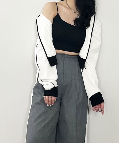 Reurie'（レウリィ）の「バックオープンブラトップ／back open bratop 背中開き キャミソール バンドゥ インナー 細ストラップ パット リブ デザインブラ 重ね着 レイヤード カップ付き シンプル ベーシック 紐ストラップ 白 黒 ホワイト ブラック（チューブトップ・レディース・ホワイト/ブラック・FREE）」の16枚目の写真