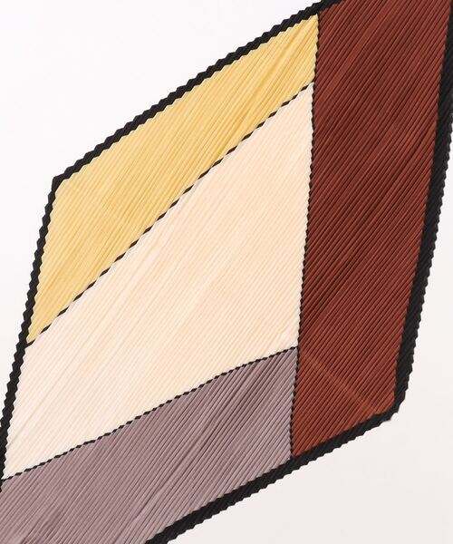 Settimissimo（セッティミッシモ）の「パネル柄 プリーツスカーフ（ストール/ショール・レディース・ベージュ/ブルー・FREE）」の3枚目の写真