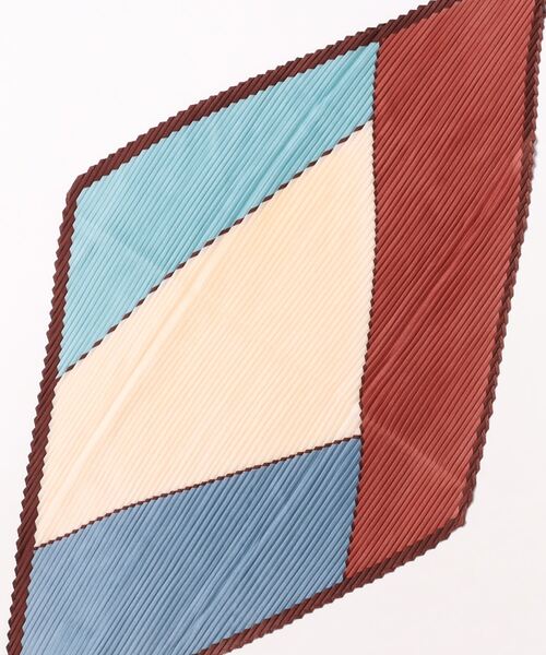 Settimissimo（セッティミッシモ）の「パネル柄 プリーツスカーフ（ストール/ショール・レディース・ベージュ/ブルー・FREE）」の4枚目の写真