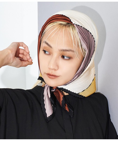 Settimissimo（セッティミッシモ）の「パネル柄 プリーツスカーフ（ストール/ショール・レディース・ベージュ/ブルー・FREE）」の14枚目の写真