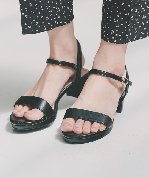 Elura(エルーラ)の「ふかふかFITヒールミュール/126047(サンダル・レディース・ブラック/ベージュ・MEDIUM/LARGE)」の2枚目の写真