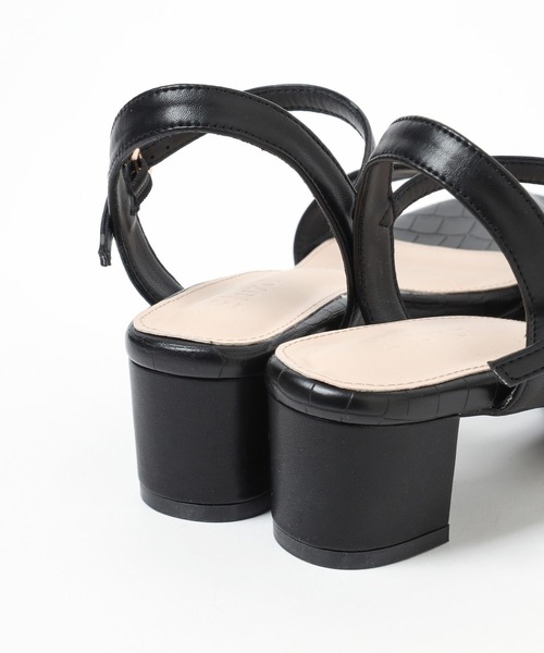 Elura(エルーラ)の「ふかふかFITヒールミュール/126047(サンダル・レディース・ブラック/ベージュ・MEDIUM/LARGE)」の9枚目の写真