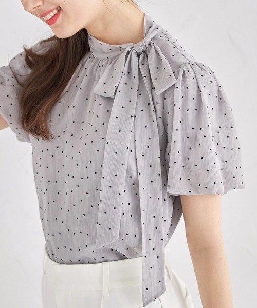 tocco closet(トッコ クローゼット)の「リボンタイ付きシアードットバルーンスリーブブラウス(シャツ/ブラウス・レディース・オフホワイト/ブラック/グレー・M)」の3枚目の写真