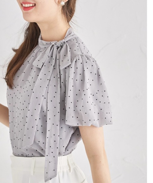 tocco closet(トッコ クローゼット)の「リボンタイ付きシアードットバルーンスリーブブラウス(シャツ/ブラウス・レディース・オフホワイト/ブラック/グレー・M)」の8枚目の写真