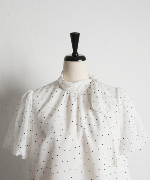 tocco closet(トッコ クローゼット)の「リボンタイ付きシアードットバルーンスリーブブラウス(シャツ/ブラウス・レディース・オフホワイト/ブラック/グレー・M)」の22枚目の写真