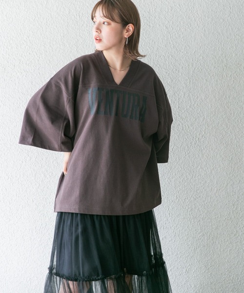 KBF（ケイビーエフ）の「BIGフットボールTEE（Tシャツ/カットソー・レディース・チャコールグレー/ベージュ系その他・ONE）」の5枚目の写真