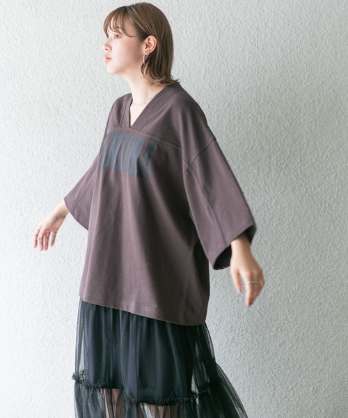 KBF（ケイビーエフ）の「BIGフットボールTEE（Tシャツ/カットソー・レディース・チャコールグレー/ベージュ系その他・ONE）」の6枚目の写真