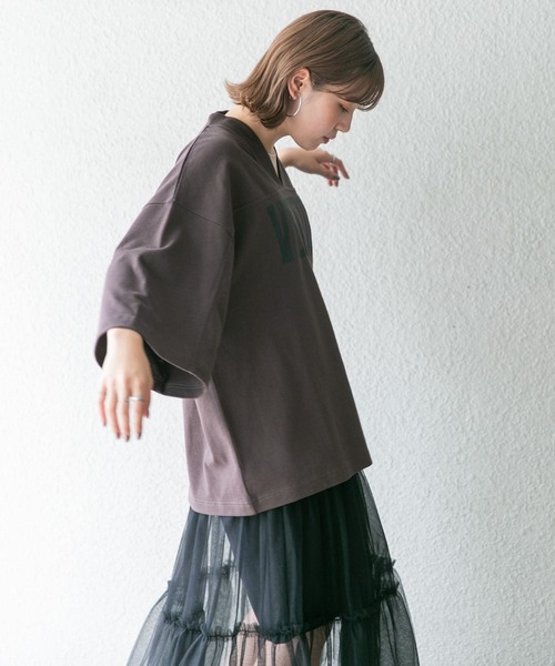 KBF（ケイビーエフ）の「BIGフットボールTEE（Tシャツ/カットソー・レディース・チャコールグレー/ベージュ系その他・ONE）」の7枚目の写真