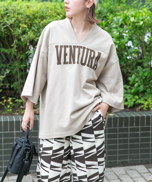 KBF（ケイビーエフ）の「BIGフットボールTEE（Tシャツ/カットソー・レディース・チャコールグレー/ベージュ系その他・ONE）」の12枚目の写真