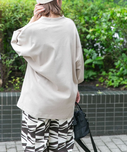 KBF（ケイビーエフ）の「BIGフットボールTEE（Tシャツ/カットソー・レディース・チャコールグレー/ベージュ系その他・ONE）」の13枚目の写真