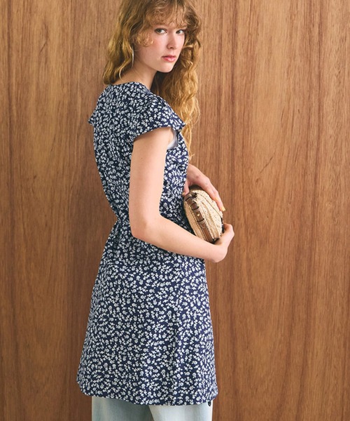 coca(coca)(コカ)の「ウエストリボン花柄カシュクールワンピース(ワンピース・レディース・ネイビー/アイボリー・ONE SIZE)」の6枚目の写真