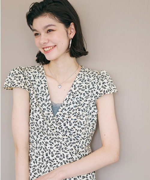 coca(coca)(コカ)の「ウエストリボン花柄カシュクールワンピース(ワンピース・レディース・ネイビー/アイボリー・ONE SIZE)」の8枚目の写真