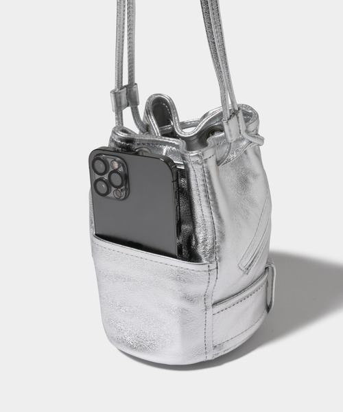 beautiful people（ビューティフルピープル）の「riders mini drawstring bag silver（ショルダーバッグ・レディース・シルバー・FREE）」の4枚目の写真