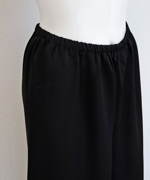 OSYAREVO(オシャレボ)の「サテン ワイドパンツ(その他パンツ・レディース・バーガンディー/グレー/ブラック・LARGE/MEDIUM)」の13枚目の写真