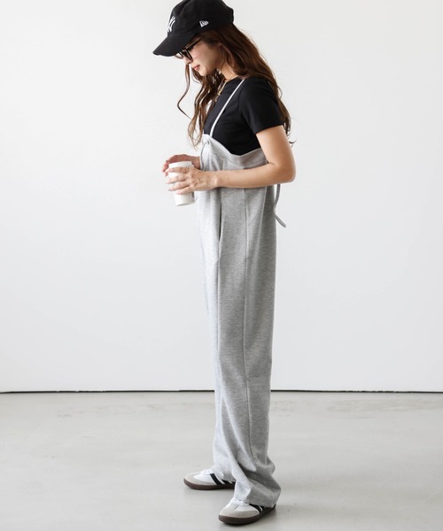 AMELY（エミリー）の「ワイドパンツサロペット（その他パンツ・レディース・グレー/ブラック/グリーン/キナリ・フリー）」の7枚目の写真