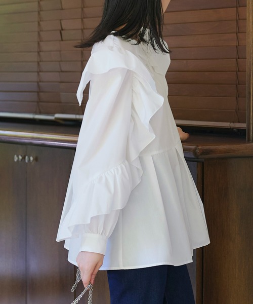 RUIRUE BOUTIQUE(ルイルエブティック)の「洗える | フリルスリーブデザインシャツブラウス | 長袖 シャツ地 二の腕カバー 袖ボリューム フリル オフィスカジュアル 通勤服 華やか トップス ブラウス(シャツ/ブラウス・レディース・ブラック/ブルー/オフホワイト・S/M/L/LL)」の8枚目の写真