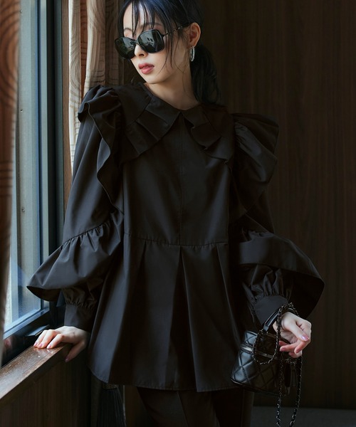RUIRUE BOUTIQUE(ルイルエブティック)の「洗える | フリルスリーブデザインシャツブラウス | 長袖 シャツ地 二の腕カバー 袖ボリューム フリル オフィスカジュアル 通勤服 華やか トップス ブラウス(シャツ/ブラウス・レディース・ブラック/ブルー/オフホワイト・S/M/L/LL)」の18枚目の写真