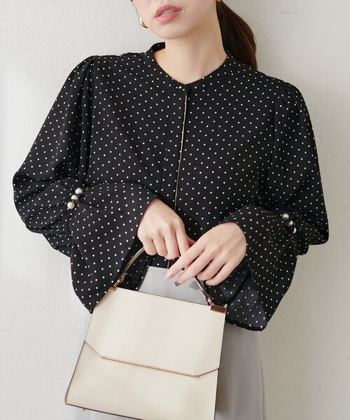 natural couture（ナチュラルクチュール）の「袖口パールキャンディースリーブブラウス（シャツ/ブラウス・レディース・ベージュ/その他1/オフホワイト/グレイッシュベージュ/サックスブルー/ピンク系その他・FREE）」の6枚目の写真