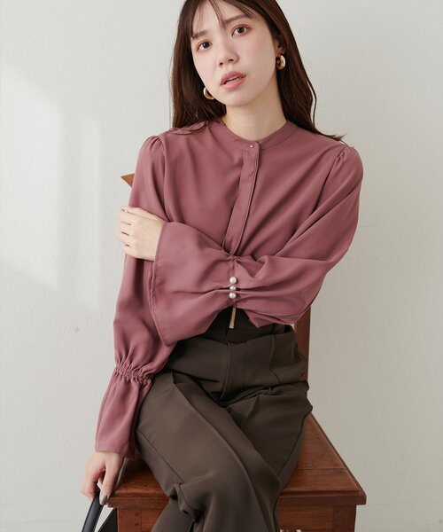 natural couture（ナチュラルクチュール）の「袖口パールキャンディースリーブブラウス（シャツ/ブラウス・レディース・ベージュ/その他1/オフホワイト/グレイッシュベージュ/サックスブルー/ピンク系その他・FREE）」の5枚目の写真