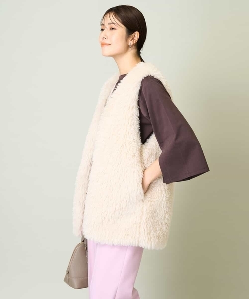 a.v.v（アーヴェヴェ）の「フェイクファーベスト（ダウンベスト・レディース・アイボリー・38/40/36）」の14枚目の写真