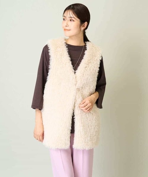 a.v.v（アーヴェヴェ）の「フェイクファーベスト（ダウンベスト・レディース・アイボリー・38/40/36）」の19枚目の写真