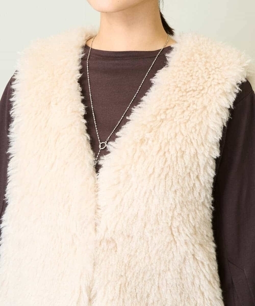 a.v.v（アーヴェヴェ）の「フェイクファーベスト（ダウンベスト・レディース・アイボリー・38/40/36）」の22枚目の写真