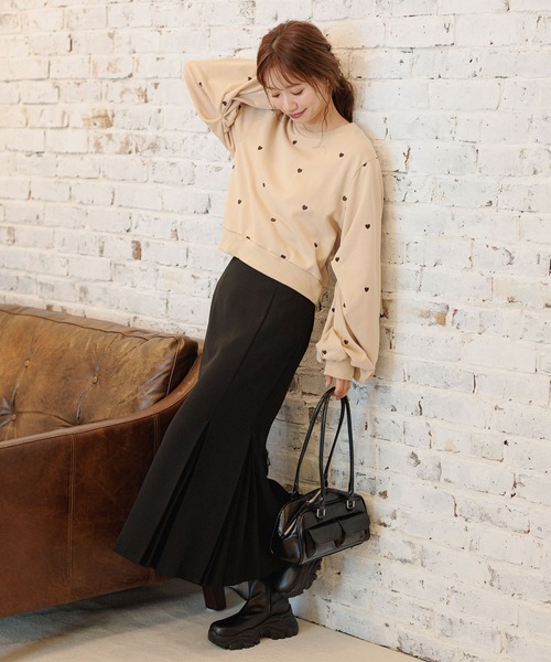 mysty woman（ミスティウーマン）の「【WEB限定】ハート刺繍スウェットプルオーバー　152808（スウェット・レディース・グレー/ベージュ/ブラック・FREE）」の5枚目の写真