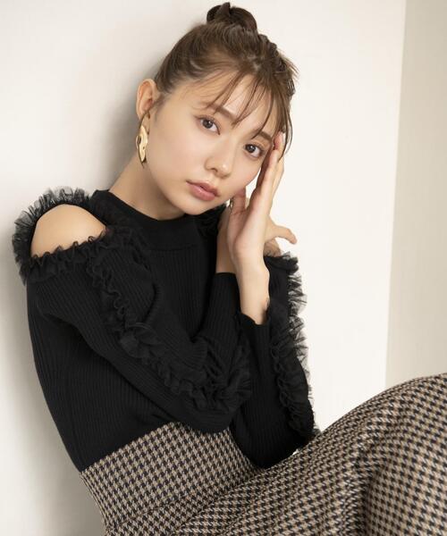 AND COUTURE（アンドクチュール）の「チュールフリルオフショルニットプルオーバー（ニット/セーター・レディース・ブラック/グレー/オフホワイト・FREE）」の19枚目の写真
