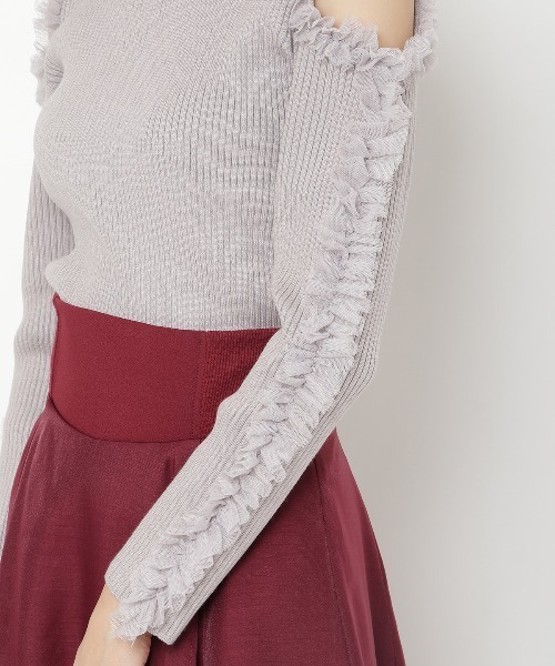 AND COUTURE（アンドクチュール）の「チュールフリルオフショルニットプルオーバー（ニット/セーター・レディース・ブラック/グレー/オフホワイト・FREE）」の9枚目の写真